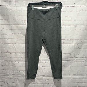 Athleta Gray Ultimate Capri Stash Pocket 7/8 Tight Legging Woman’s Medium Petite